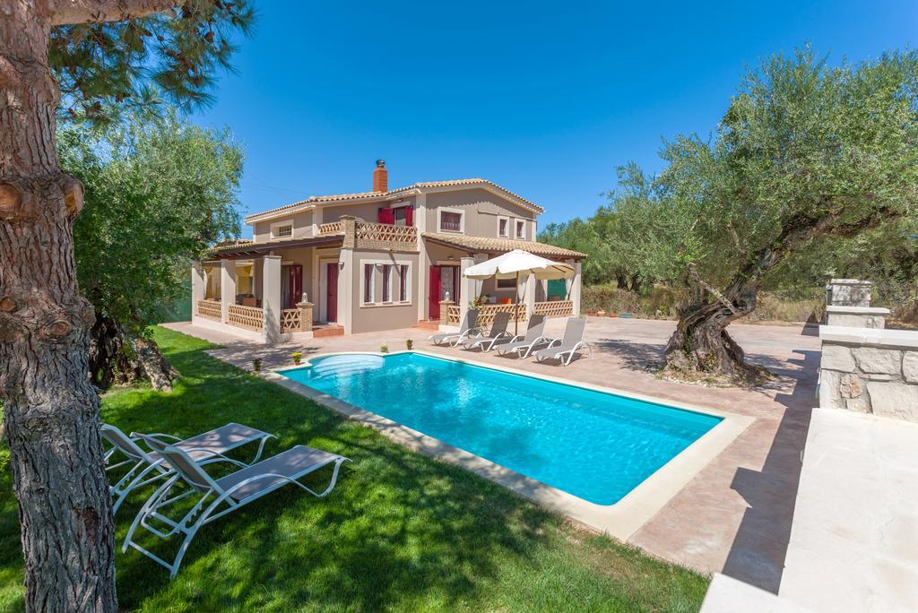 Evalexia Villa - Luxury Villa With Private Pool Near Laganas Perfect For Groups By Villa Mana Gers Kalamákion エクステリア 写真