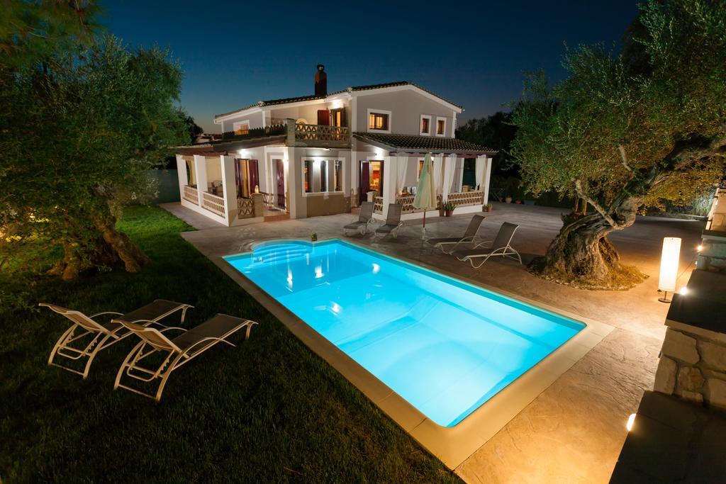 Evalexia Villa - Luxury Villa With Private Pool Near Laganas Perfect For Groups By Villa Mana Gers Kalamákion エクステリア 写真