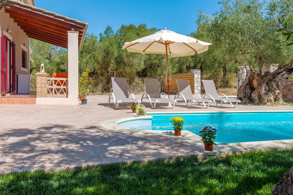 Evalexia Villa - Luxury Villa With Private Pool Near Laganas Perfect For Groups By Villa Mana Gers Kalamákion エクステリア 写真