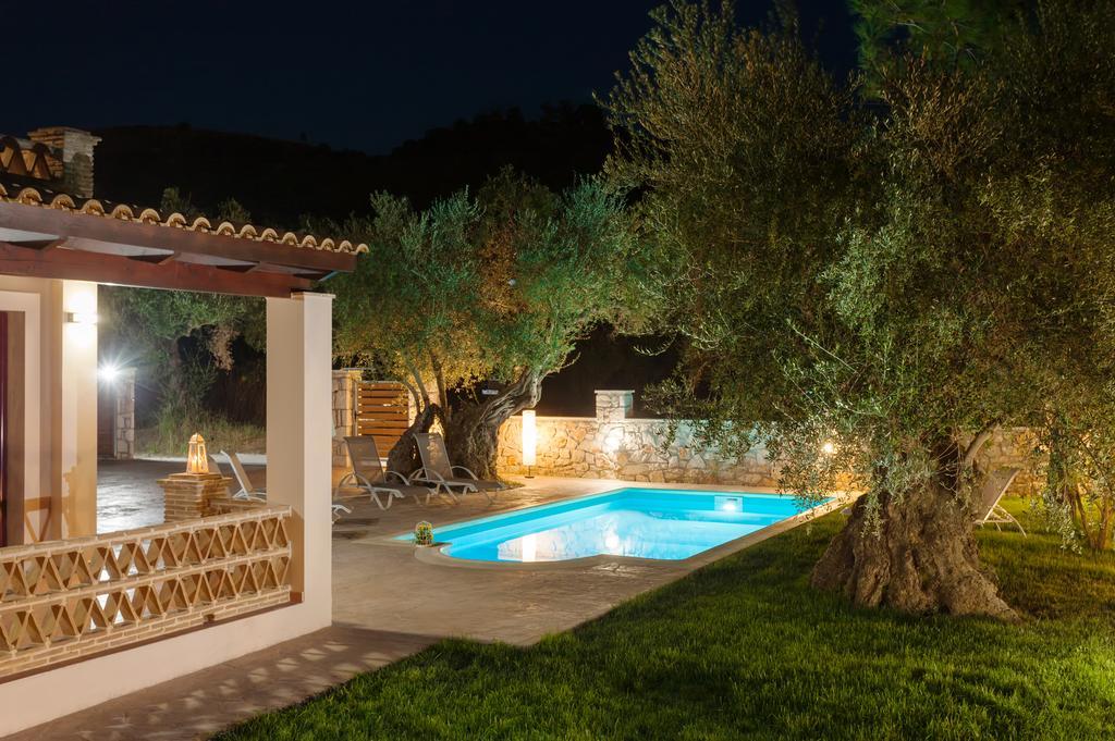 Evalexia Villa - Luxury Villa With Private Pool Near Laganas Perfect For Groups By Villa Mana Gers Kalamákion エクステリア 写真