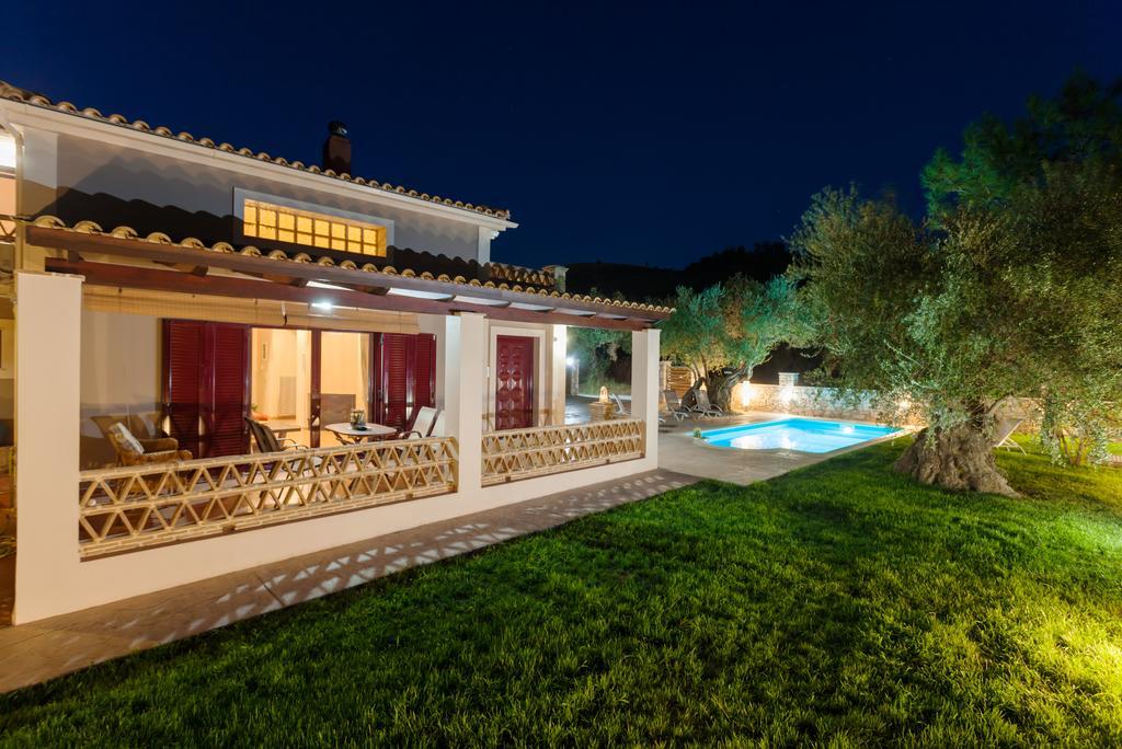 Evalexia Villa - Luxury Villa With Private Pool Near Laganas Perfect For Groups By Villa Mana Gers Kalamákion エクステリア 写真